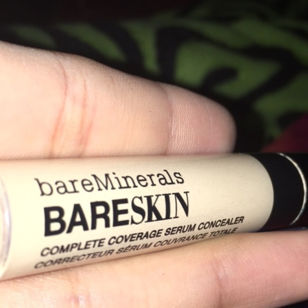 Bare minerals concealer in light